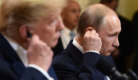 Reunião Trump-Putin: diálogo externo e histeria doméstica