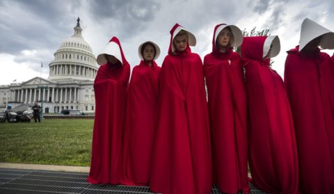 Estados criminalizam o aborto em desafio à Suprema Corte