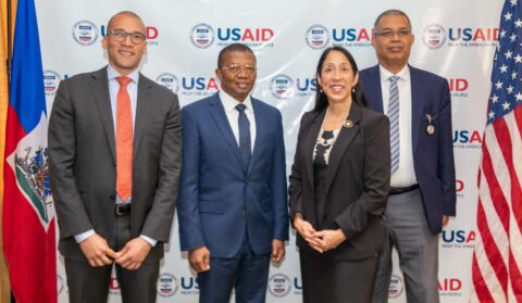 Ingerência na soberania, contenção migratória e pouca transparência: um balanço da USAID no Haiti 